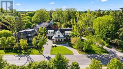 489 LAKESHORE ROAD W Oakville, ON L6K 1G4