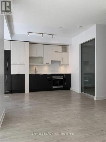 320 - 30 NELSON STREET , Toronto, Ontario M5V 0H5 2