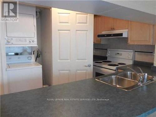 527 - 230 QUEENS QUAY , Toronto, Ontario M5J 2Y7 5