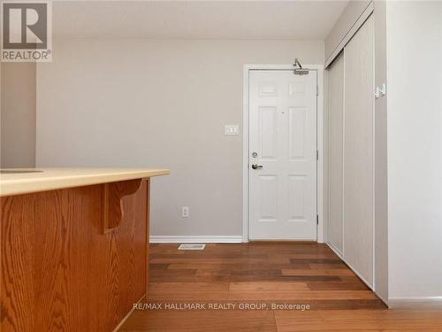 386 CROWNRIDGE DRIVE , Ottawa, Ontario K2M 3A4 3