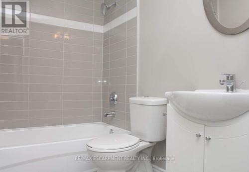 401 - 607 HERITAGE DRIVE , Waterloo, Ontario N2B 3J2 5