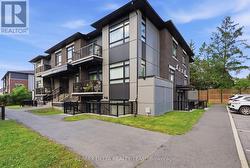 C - 400 C ROLLING MEADOW CRESCENT Ottawa, ON K1W 0S1