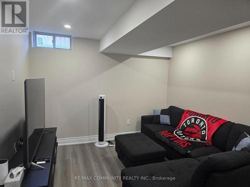 8 HASSARD-SHORT LANE , Ajax, Ontario L1S 0G4 3