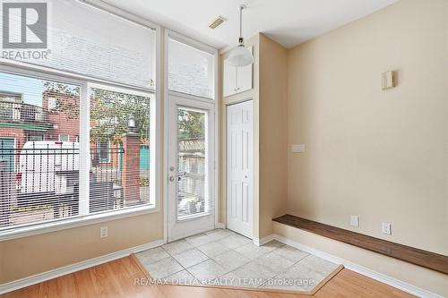 7 - 170 CATHCART STREET , Ottawa, Ontario K1N 5B9 4