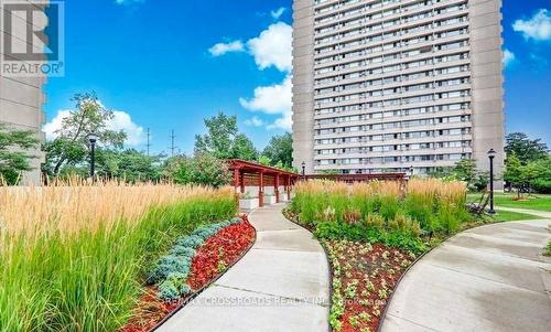 604 - 735 DON MILLS ROAD , Toronto, Ontario M3C 1S9 2