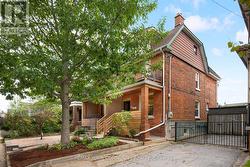 17 MUIR AVENUE Toronto, ON M6H 1E7