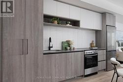 1107 - 181 STERLING ROAD Toronto, ON M6R 2B2