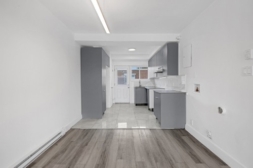 2005 Rue Grenet , Montréal (Saint-Laurent), QC H4L 2R8 3