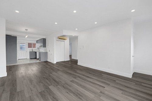 2005 Rue Grenet , Montréal (Saint-Laurent), QC H4L 2R8 4