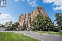 701 - 20 MISSISSAUGA VALLEY BOULEVARD  Mississauga, ON L5A 3S2