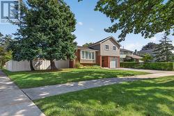 2482 WINDJAMMER ROAD E  Mississauga, ON L5L 1H8
