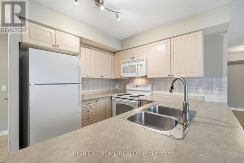 701 - 51 LOWER SIMCOE STREET , Toronto, Ontario M5J 3A2 4