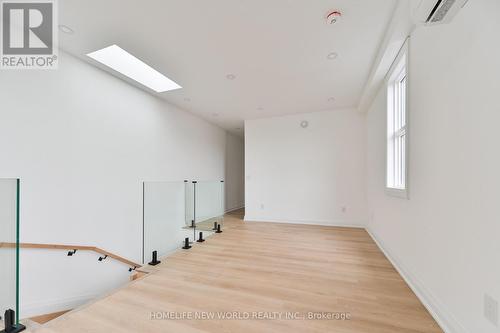 UPPER - 228 EMERSON AVE AVENUE , Toronto, Ontario M6H 3T6 4
