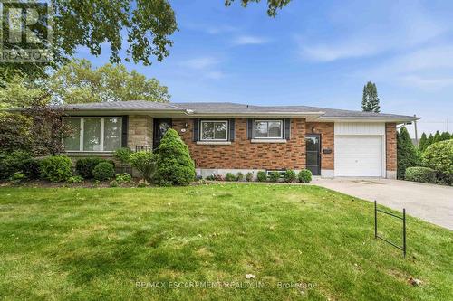4 REGINA AVENUE , St. Catharines, Ontario L2M 3G6 2
