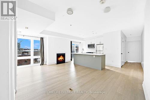 200 - 243 NIAGARA STREET , Toronto, Ontario M6J 2L7 4