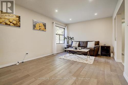 49 GRENBECK DRIVE , Toronto, Ontario M1V 2H5 3