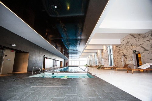 Piscine - 914-2320 Rue Tupper, Montréal (Ville-Marie), QC 