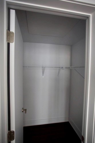 Penderie (Walk-in) - 914-2320 Rue Tupper, Montréal (Ville-Marie), QC 