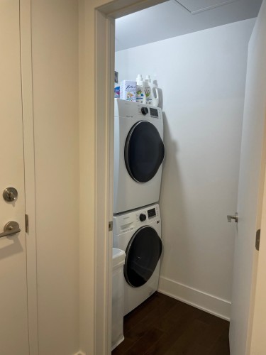 Salle de lavage - 914-2320 Rue Tupper, Montréal (Ville-Marie), QC 