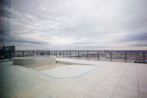 Piscine - 914-2320 Rue Tupper, Montréal (Ville-Marie), QC 