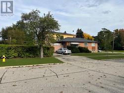 19 UPMINSTER CRESCENT Toronto, ON M9B 5W1
