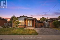 19 ELLINGWOOD AVENUE  Hamilton, ON L8E 1C1