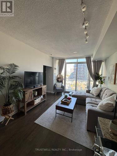 2005 - 126 SIMCOE STREET , Toronto, Ontario M5H 4E6 3