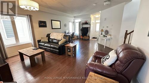 368 ANTIGONISH AVENUE , Ottawa, Ontario K4A 0T9 3