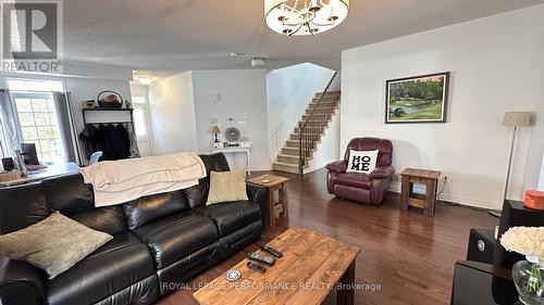 368 ANTIGONISH AVENUE , Ottawa, Ontario K4A 0T9 4