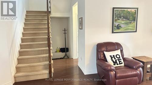 368 ANTIGONISH AVENUE , Ottawa, Ontario K4A 0T9 5