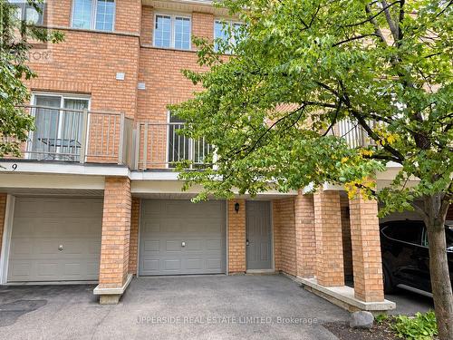 10 - 23 OBSERVATORY LANE  Richmond Hill, ON L4C 0M7
