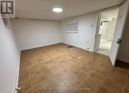 451 WHITMORE AVENUE , Toronto, Ontario M6E 2N6 4
