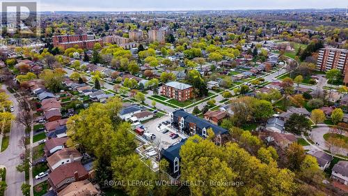 UNIT 15 (THE GROVE) - 210 HERITAGE DRIVE , Kitchener, Ontario N2B 0B5 2