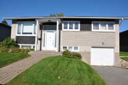 1086 Rue Emerson  Laval (Chomedey), QC H7W 1H7