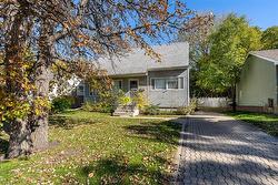 403 Strathmillan RD  Winnipeg, MB R3J 2V8