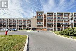327 - 1050 STAINTON DRIVE  Mississauga, ON L5C 2T7