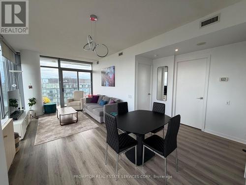 3011 - 105 THE QUEENSWAY , Toronto, Ontario M6S 5B5 2