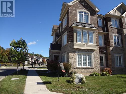 276 POLLY DRIVE , Oakville, Ontario L6M 1R7 2