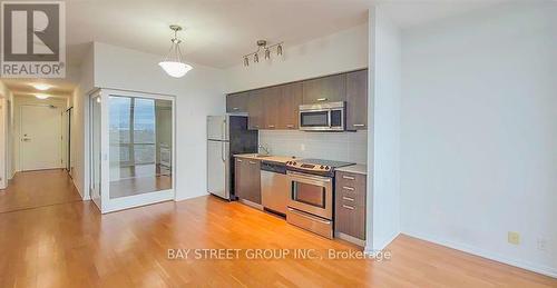 3602 - 832 BAY STREET W , Toronto, Ontario M5S 1Z6 4