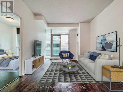 405 - 18 HARBOUR STREET , Toronto, Ontario M5J 2Z6 4