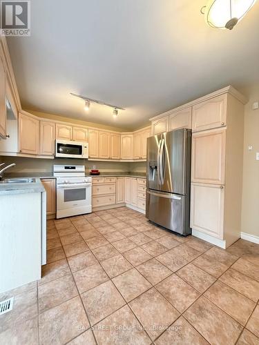 76 MAYFAIR DRIVE , Barrie, Ontario L4N 6Y9 4
