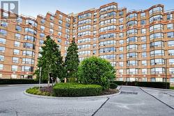 524 - 6 HUMBERLINE DRIVE Toronto, ON M9W 6X8