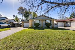 122 James Carleton Drive  Winnipeg, MB R2P 0T4