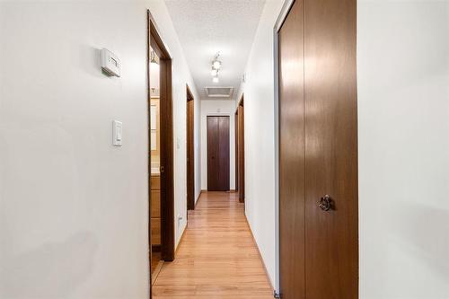 122 James Carleton Drive, Winnipeg, MB 