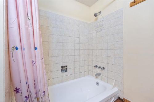 122 James Carleton Drive, Winnipeg, MB 