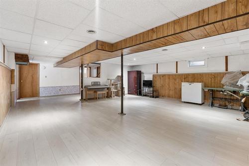 122 James Carleton Drive, Winnipeg, MB 