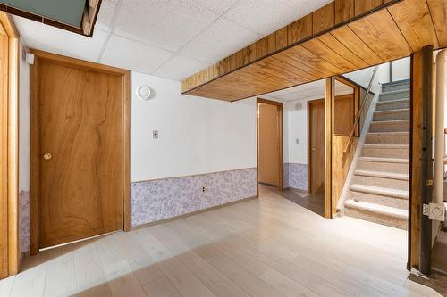 122 James Carleton Drive, Winnipeg, MB 