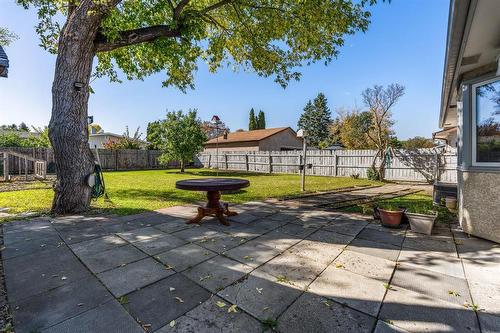 122 James Carleton Drive, Winnipeg, MB 