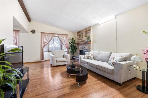 122 James Carleton Drive, Winnipeg, MB 