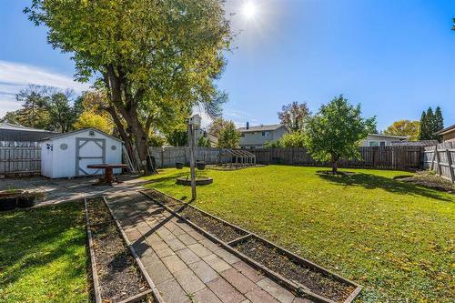 122 James Carleton Drive, Winnipeg, MB 